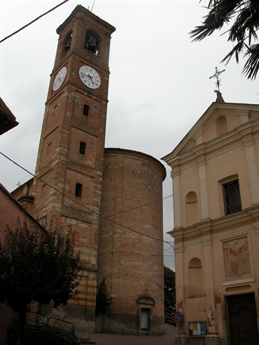 Il campanile della chiesa parrocchiale.